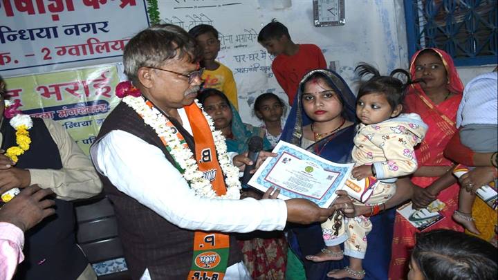 ऊर्जा मंत्री श्री तोमर ने विकास यात्रा के दौरान वार्ड-2 में किया एक करोड से अधिक के विकास कार्यों का भूमि-पूजन एवं लोकार्पण